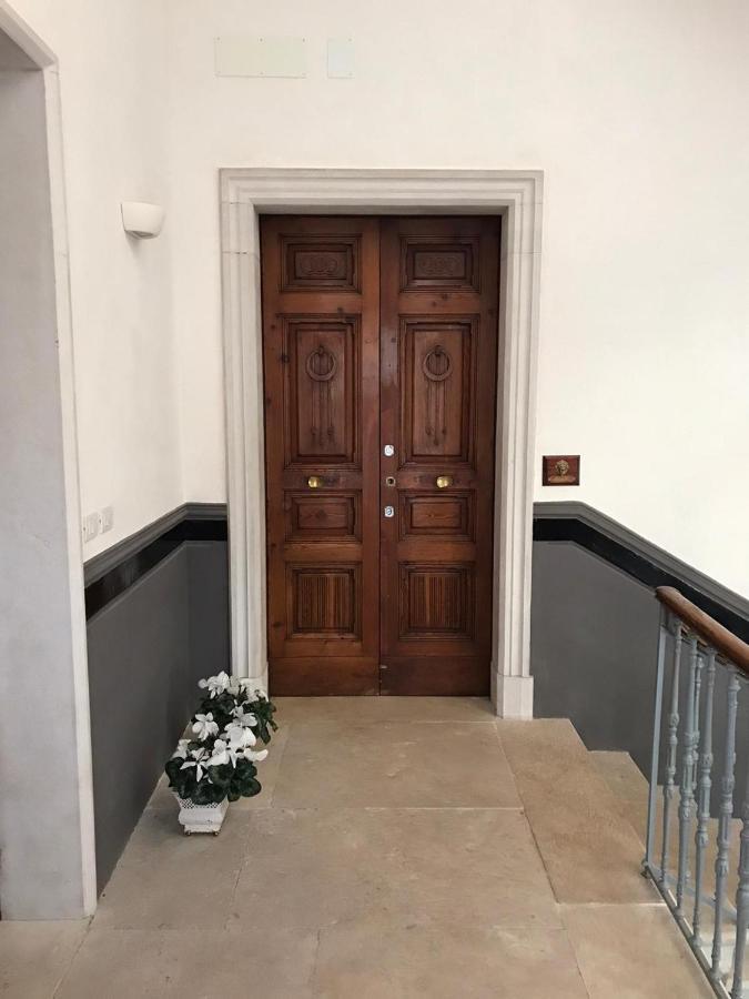 Palazzo Romanelli B&B Трани Экстерьер фото