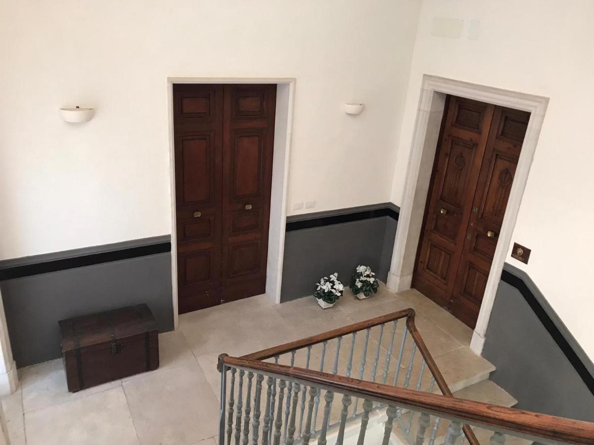 Palazzo Romanelli B&B Трани Экстерьер фото