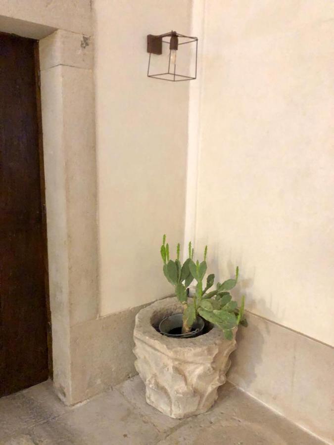 Palazzo Romanelli B&B Трани Экстерьер фото