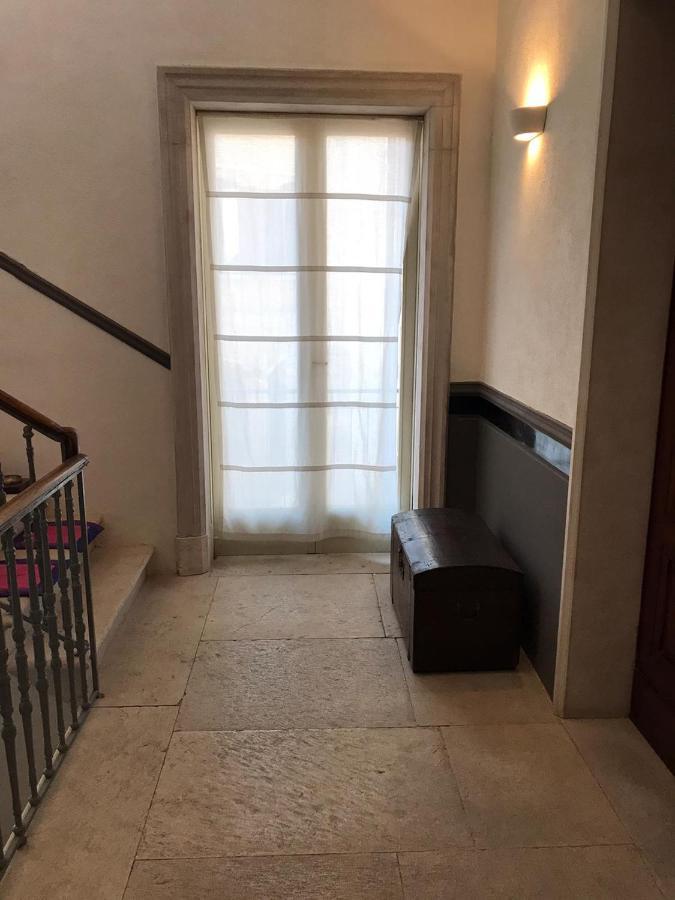 Palazzo Romanelli B&B Трани Экстерьер фото