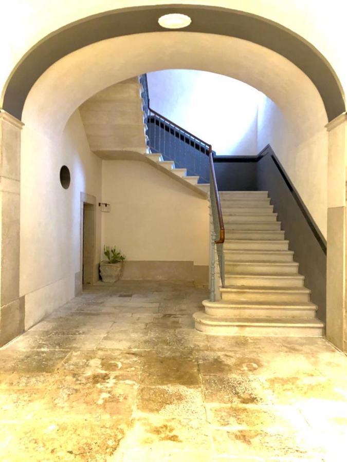 Palazzo Romanelli B&B Трани Экстерьер фото