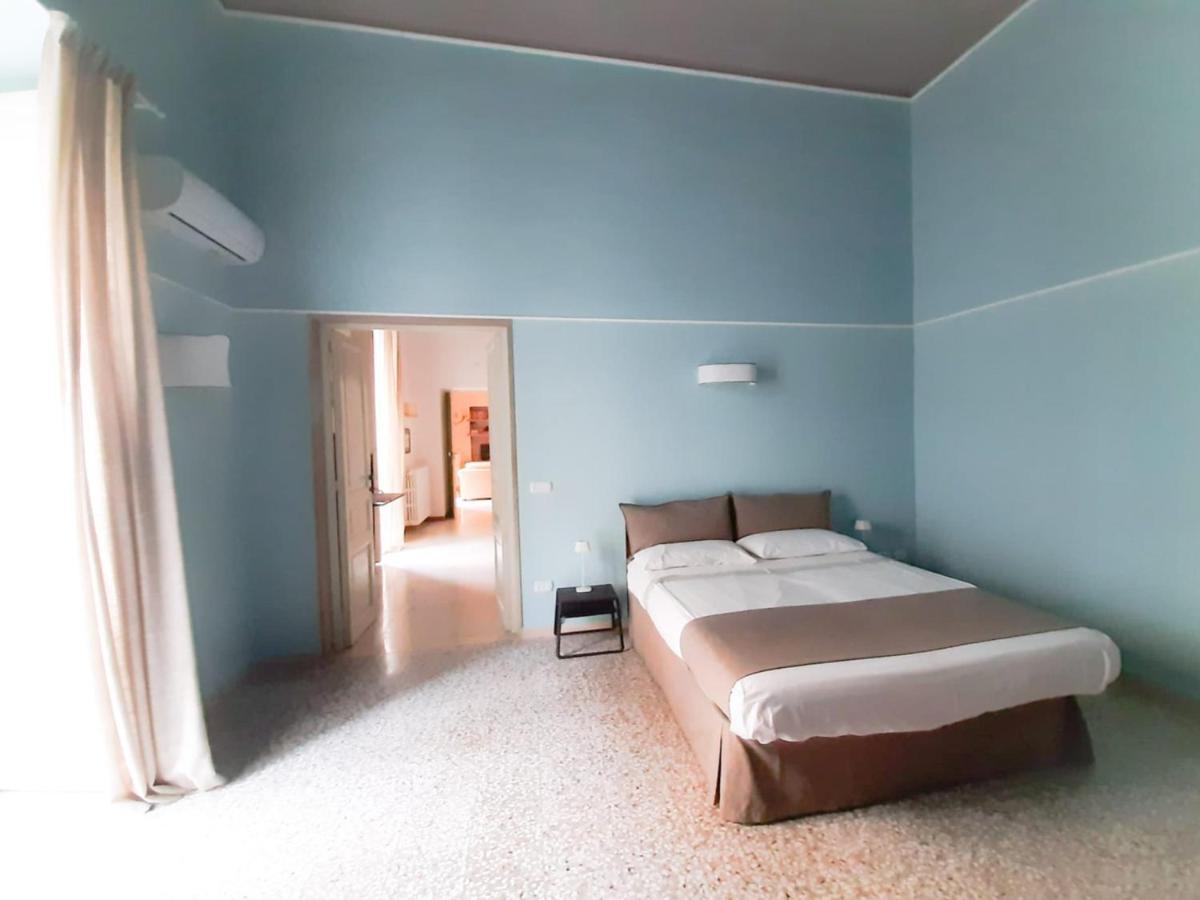 Palazzo Romanelli B&B Трани Экстерьер фото