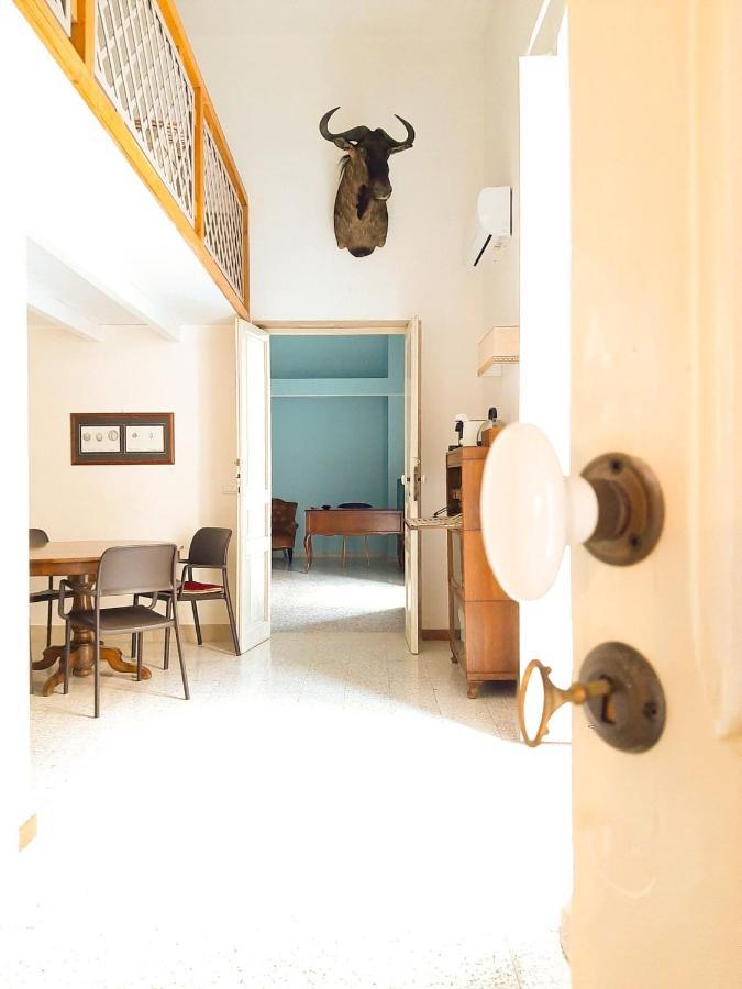 Palazzo Romanelli B&B Трани Экстерьер фото
