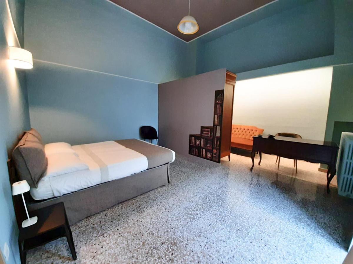 Palazzo Romanelli B&B Трани Экстерьер фото